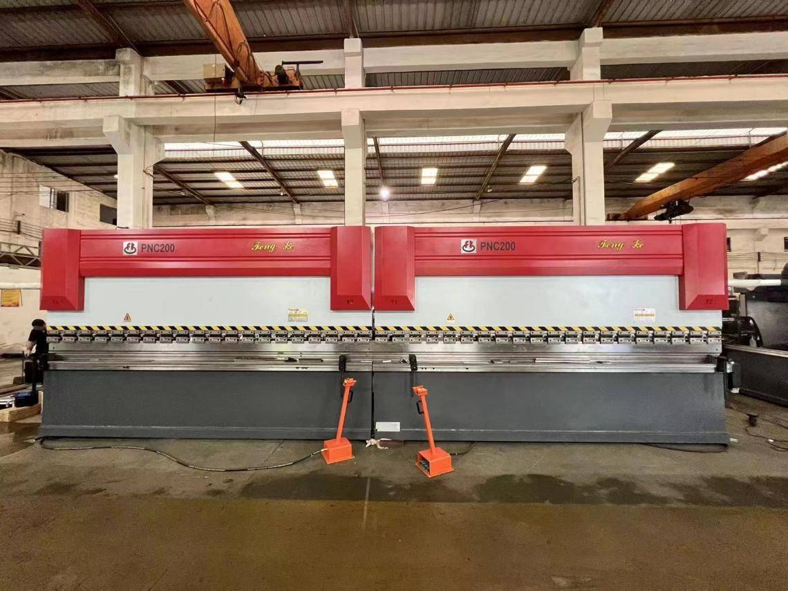 實現1+1＞2，豐科機械創(chuàng)新推出高效的雙機聯(lián)動折彎機 ? 